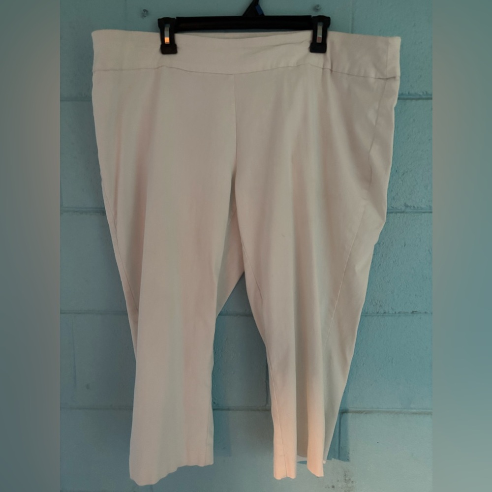 JM Collection Women's White Capris